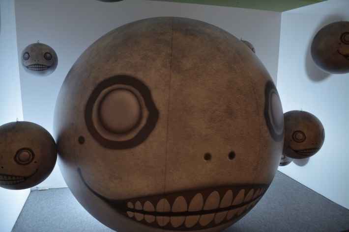 【ネタバレ注意】『NieR』シリーズ15周年！歴史が詰まったファン必見の展覧会をレポートの画像