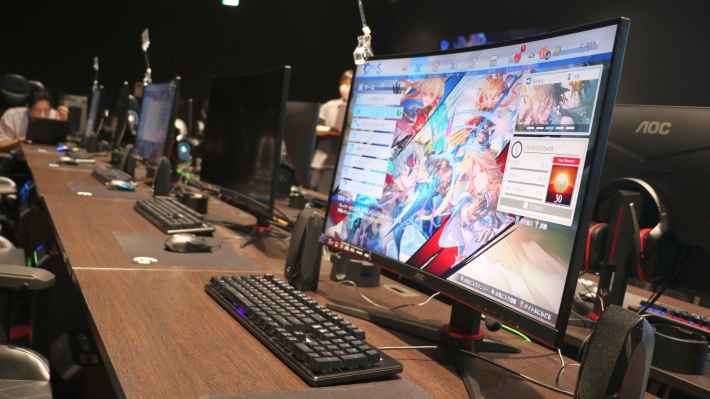 「シャドバWB×GBVSR合同企業対抗戦」イベントレポート！和気あいあいとした大人の社交場が見せた「一瞬の本気」の画像