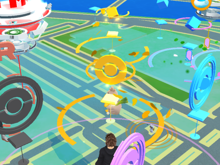 おうごんルアーモジュール使用中のポケストップ の画像