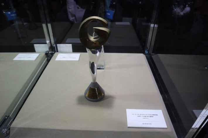 『ダンガンロンパ』15周年フェス“超高校級の大感謝祭”トロフィーの画像