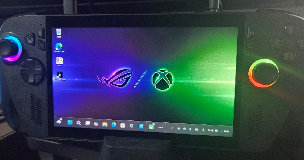 新時代のポータブルXbox「ROG Xbox Ally X」実機レビュー！手軽さと本格デバイスの両面取りでどこまでプレイできるかの画像