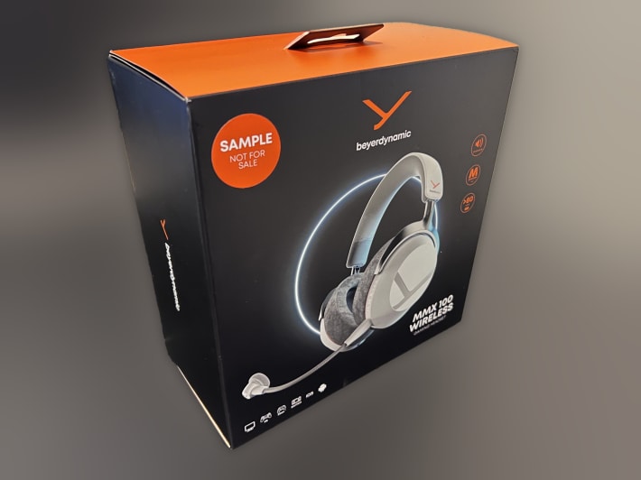 MMX 100 wireless 箱の斜め