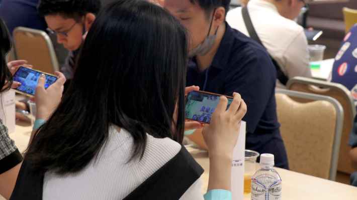「シャドバWB×GBVSR合同企業対抗戦」イベントレポート！和気あいあいとした大人の社交場が見せた「一瞬の本気」の画像