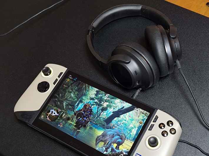 『モンスターハンターワイルズ』も設定次第では60fps超え！クイック設定がタブ採用で利便性がより進化したMSIのゲーム機型PC「Claw 8 AI+ A2VM」の画像