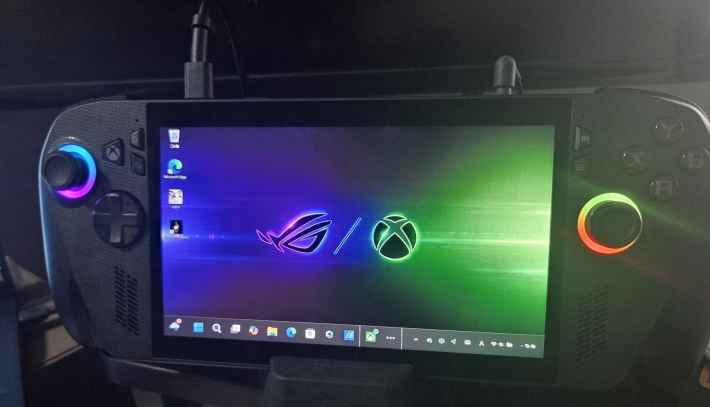 新時代のポータブルXbox「ROG Xbox Ally X」実機レビュー！手軽さとミドルクラス並の本格さが両取りされた持ち運べる「ゲーミングPC」の画像
