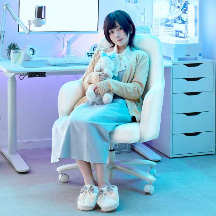 「Pixio」ブランド初のゲーミングチェアが発売！ベロア生地で包み込む“マシュマロチェア”、10%オフの記念セールもの画像