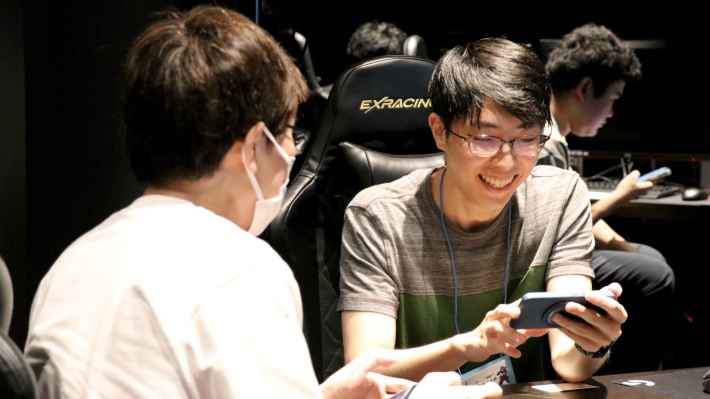 「シャドバWB×GBVSR合同企業対抗戦」イベントレポート！和気あいあいとした大人の社交場が見せた「一瞬の本気」の画像