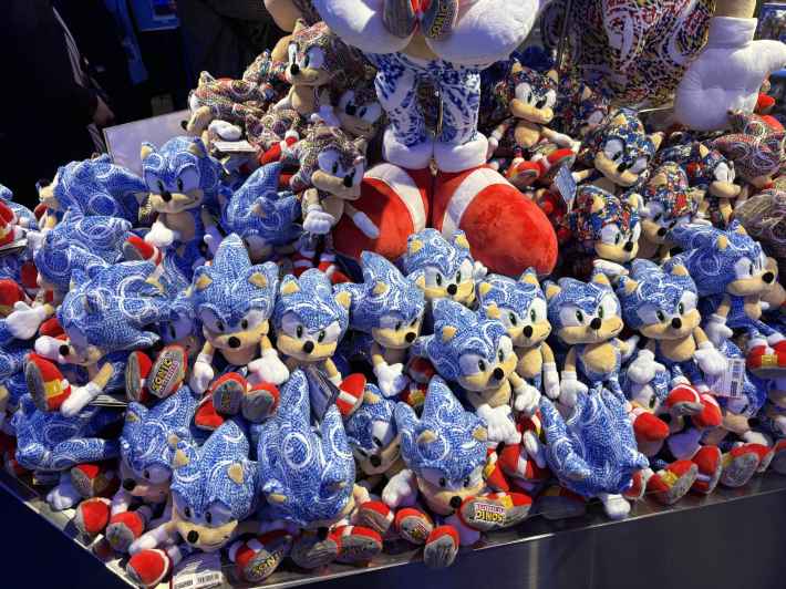 「SEGA STORE TOKYO」のオープニングセレモニーが開催！かわいい＆かっこいい限定グッズなどが豊富に揃うの画像