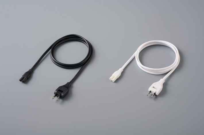 黒と白のメガネ型コネクタ付き着脱式電源ケーブル