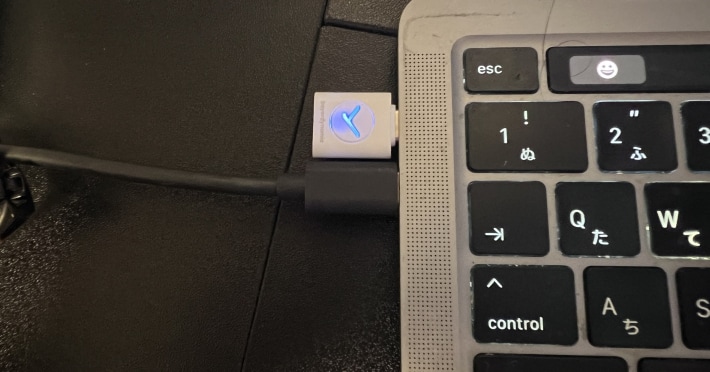 MMX 100 wireless 接続中に青く光るドングル