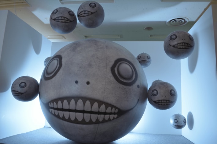 【ネタバレ注意】『NieR』シリーズ15周年！歴史が詰まったファン必見の展覧会をレポートの画像
