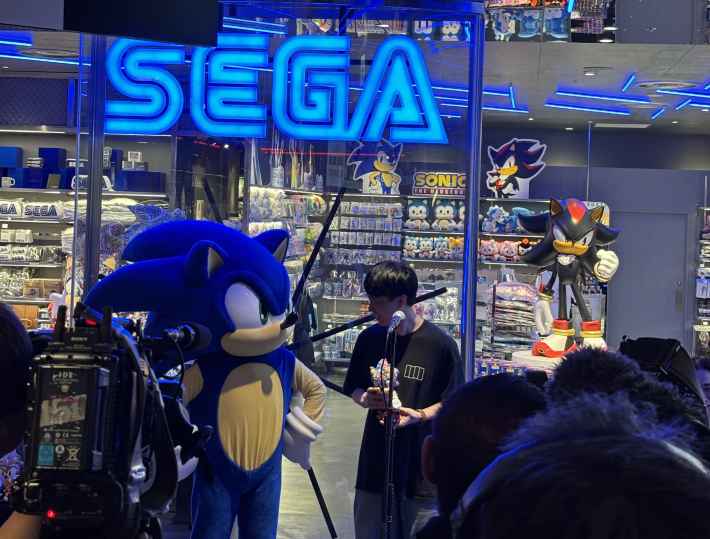 「SEGA STORE TOKYO」のオープニングセレモニーにが開催！かわいい＆かっこいい限定グッズなどが豊富に揃うの画像