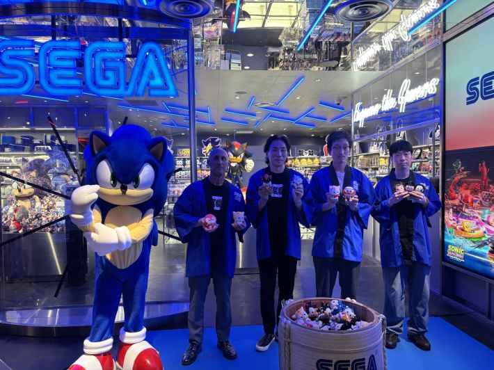 「SEGA STORE TOKYO」のオープニングセレモニーにが開催！かわいい＆かっこいい限定グッズなどが豊富に揃うの画像