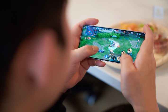 ゲームプレイ中の筆者