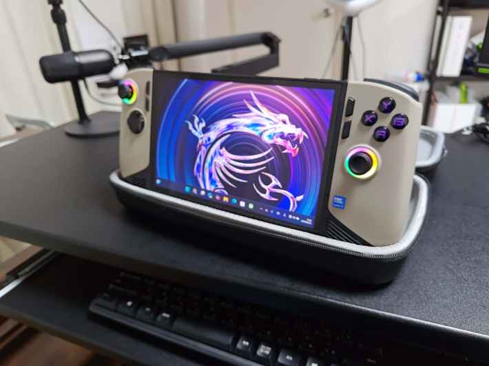 『モンスターハンターワイルズ』も設定次第では60fps超え！クイック設定がタブ採用で利便性がより進化したMSIのゲーム機型PC「Claw 8 AI+ A2VM」の画像
