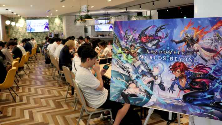 「シャドバWB×GBVSR合同企業対抗戦」イベントレポート！和気あいあいとした大人の社交場が見せた「一瞬の本気」の画像